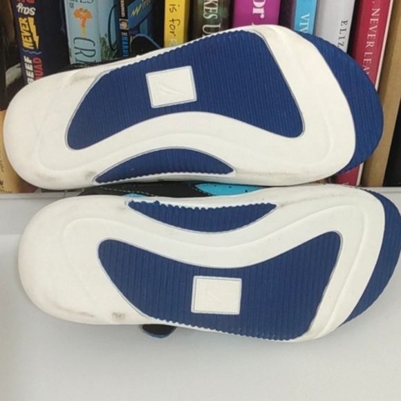 NAUTICA BOY'S BLACK BLUE CROSSOVER VELCRO STRAP SANDALS SIZE 3 NWT - Picture 7 of 9